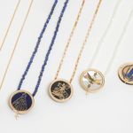 colar-blessings-em-ouro-amarelo-e-madreperolas-dryzun-095849-m2