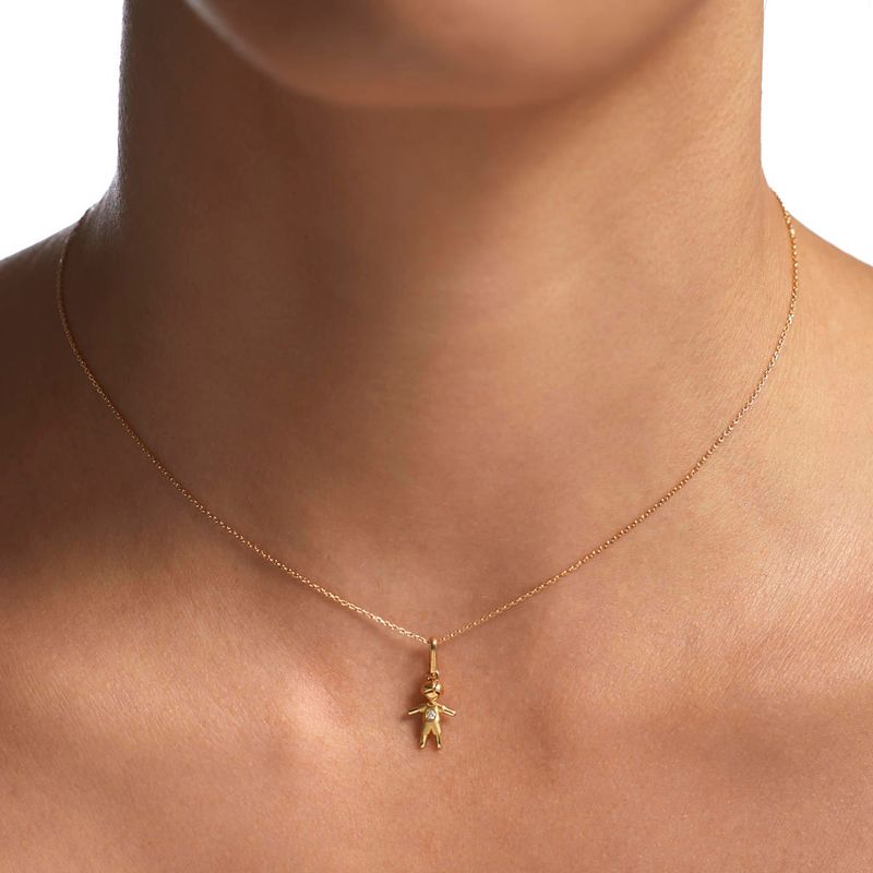 pingente-em-ouro-amarelo-e-diamante---menino-096783-modelo-01