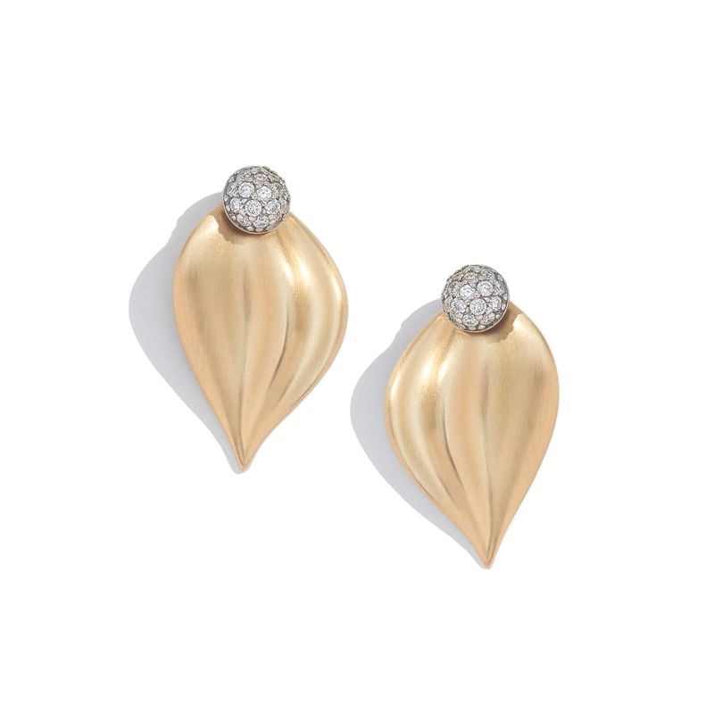 brinco-em-ouro-amarelo-e-branco-e-diamantes---bem-me-quer-097334-01