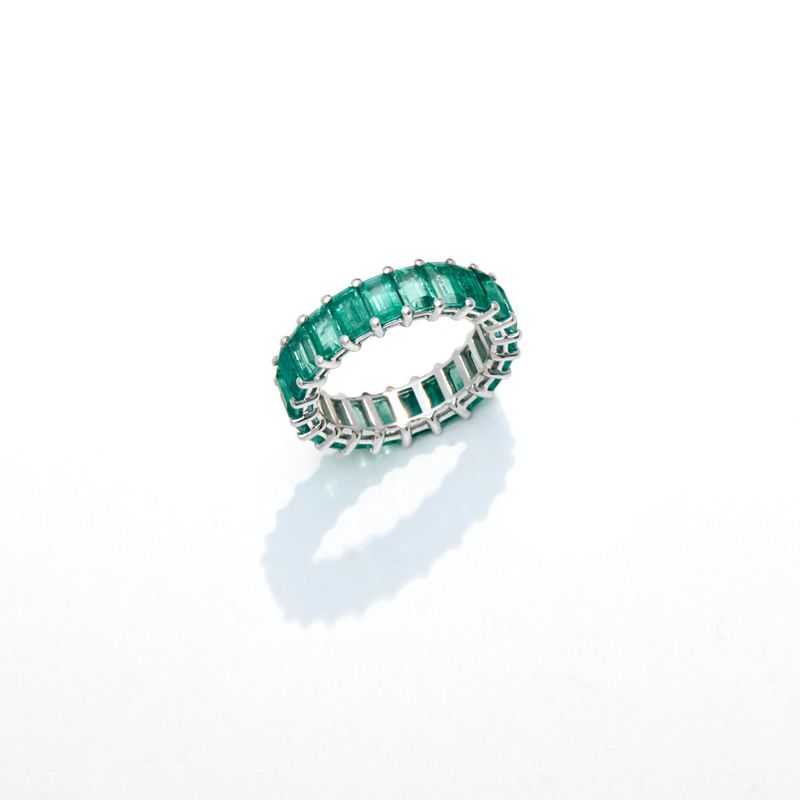 anel-ouro-branco-e-esmeraldas---emerald-cut-097044-01