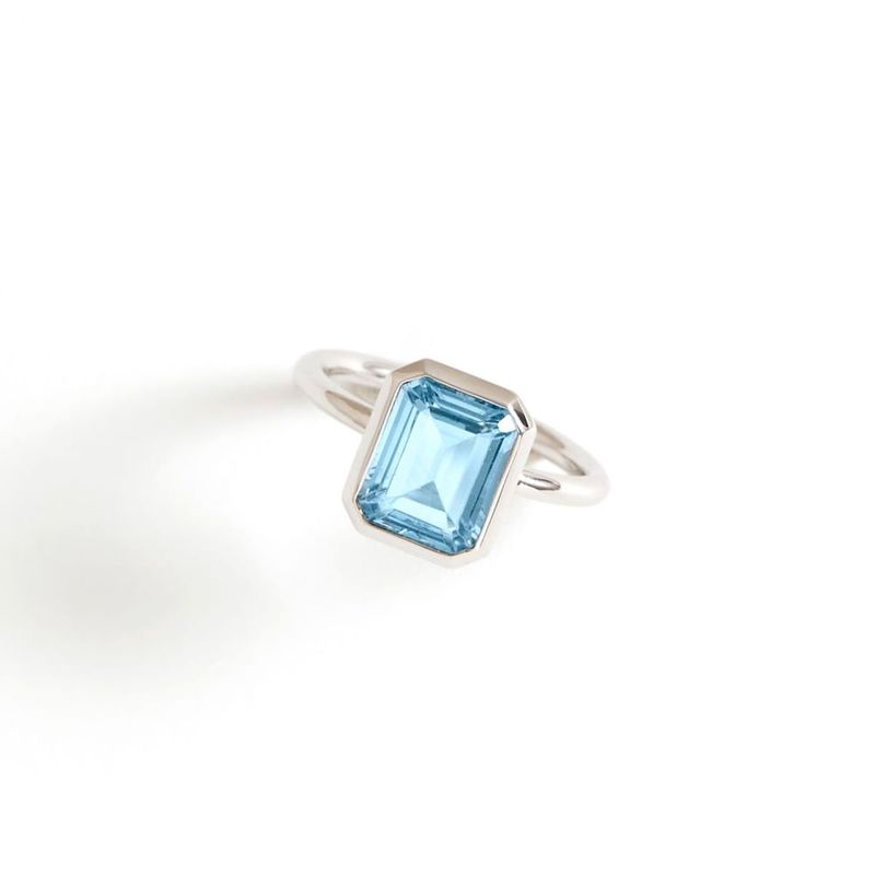 Anel em ouro branco e top zio azul - Emerald Cut 0