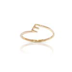 Anel em ouro amarelo - E - Sopa de Letrinhas 0