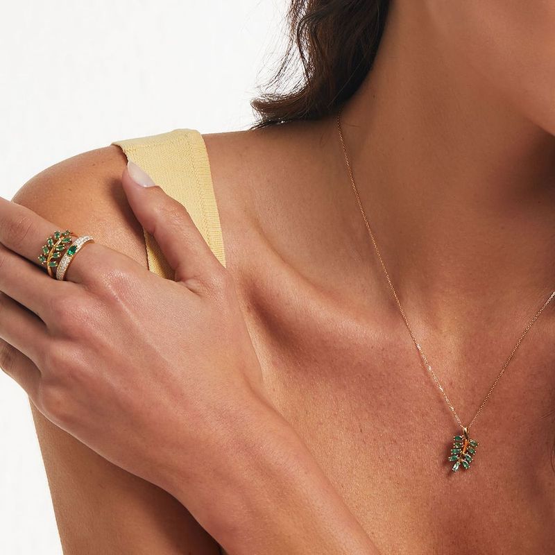 Anel em ouro amarelo e esmeraldas - Arrudinha 1