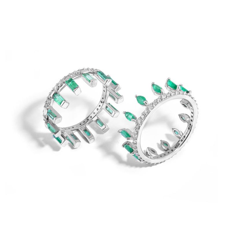 anel em ouro branco com esmeraldas e diamantes-097663-02