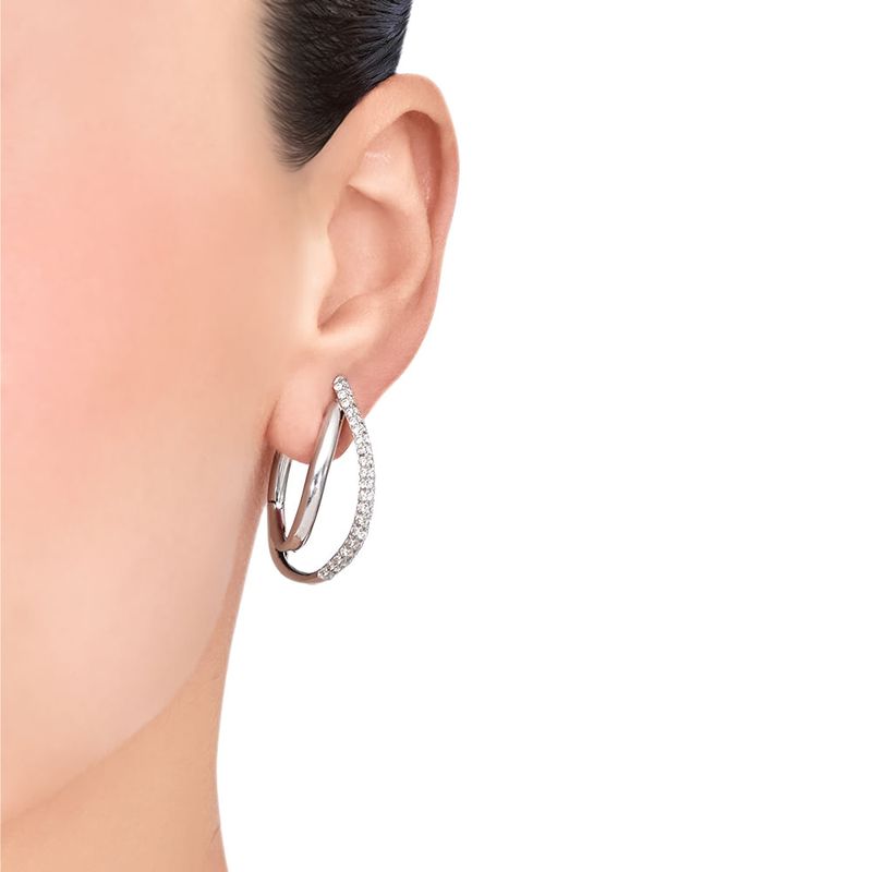 brinco em ouro branco com diamantes-081601-03