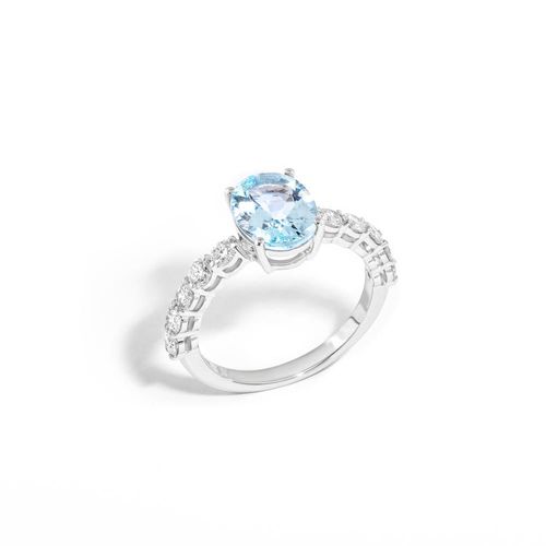 Anel em ouro branco com agua marinha e diamantes