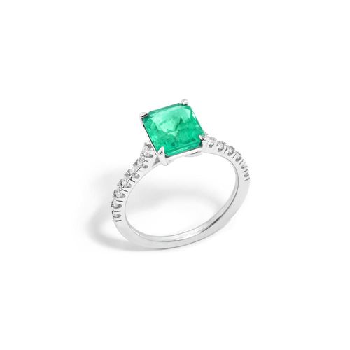 Anel em ouro branco com diamantes e esmeralda - Classic Emerald